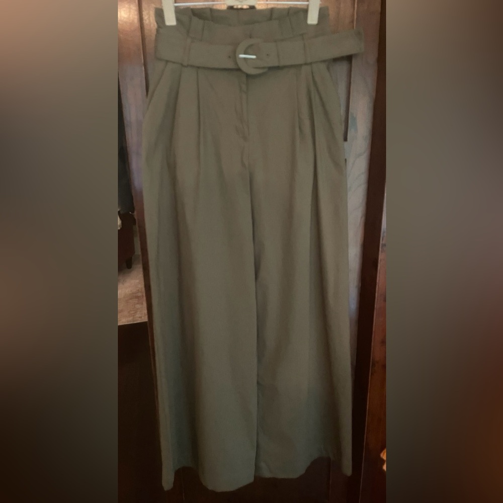 Express. Wide leg, paper bag waist, self belt, dark olive green pant. Size 2.
